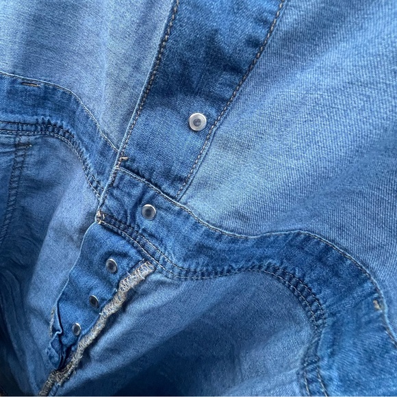 Torrid 5 Inch Lightweight Medium Wash Denim Shortall Overalls Size 18 - Picture 7 of 9